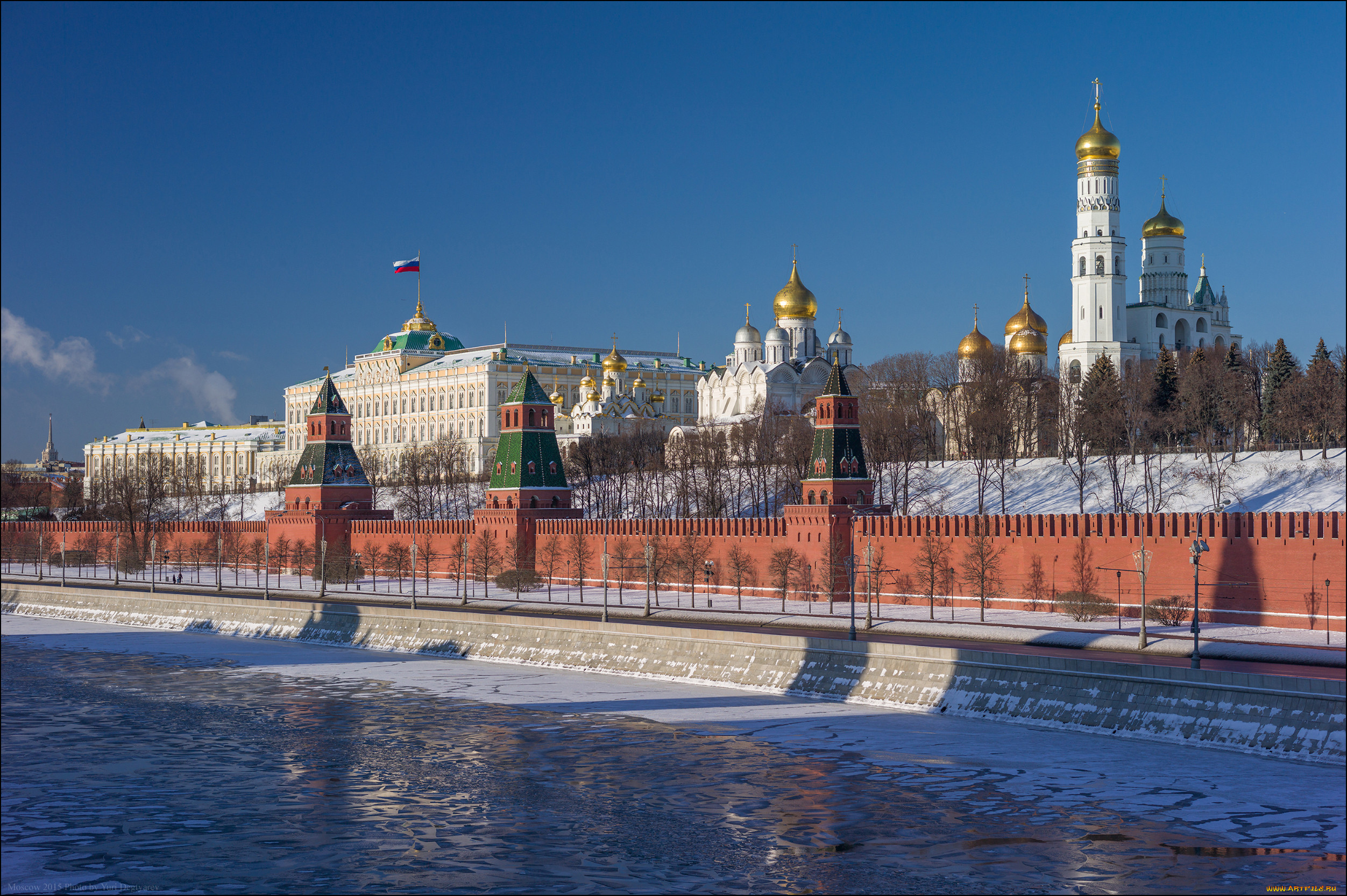 Сайт кремль ру. Кремль Москва. Кремлевская набережная панорама. Кремль зимой. Московский Кремль зимой.